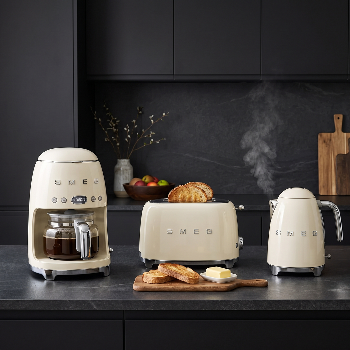 Smeg 3'lü Mutfak Seti Krem ( Kahve Makinesi + Ekmek Kızartma Makinesi + Su Isıtıcı)