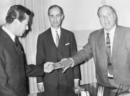 1966 — Altın madalya töreni