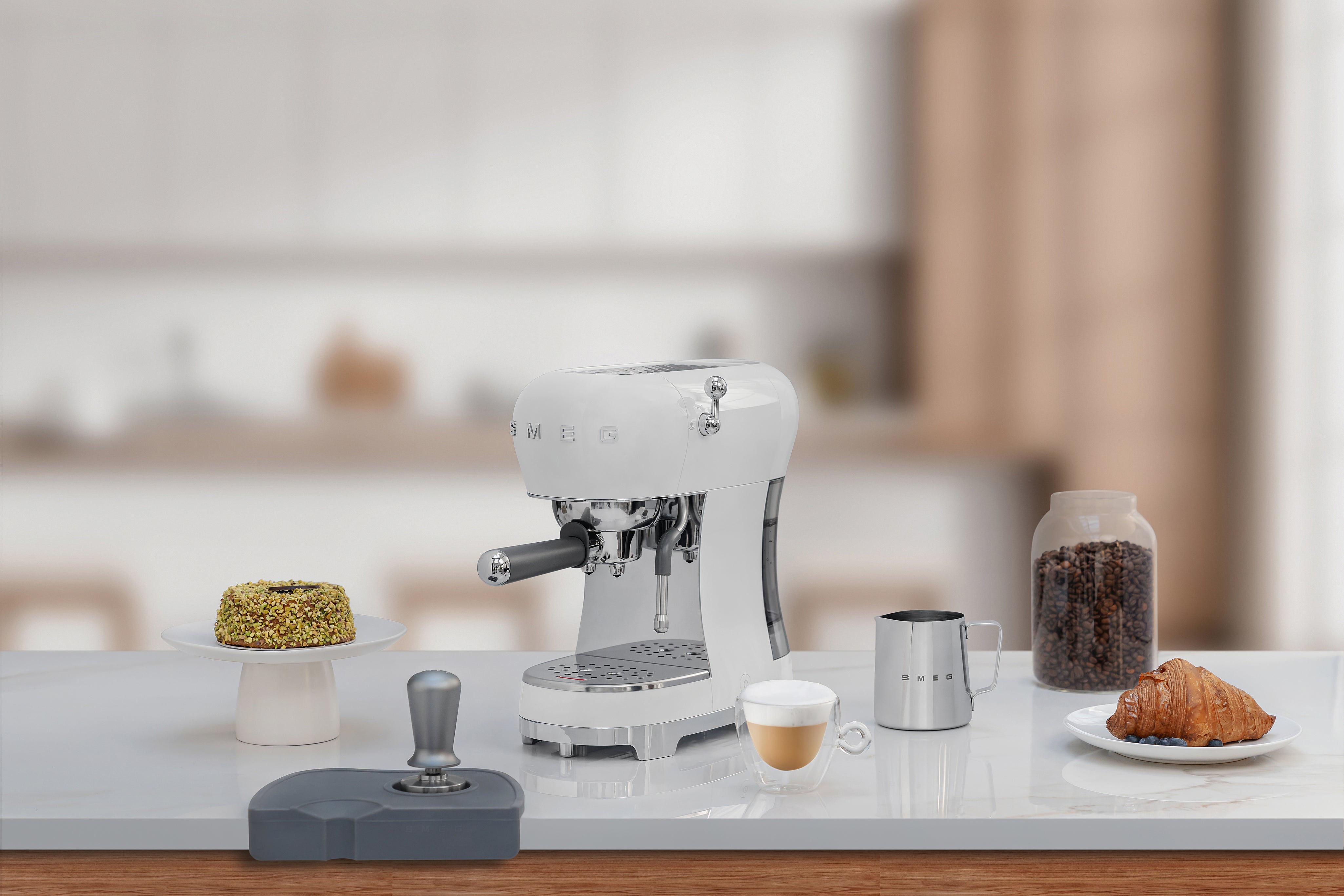 Smeg Espresso Kahve Makinesi Beyaz ECF02WHEU