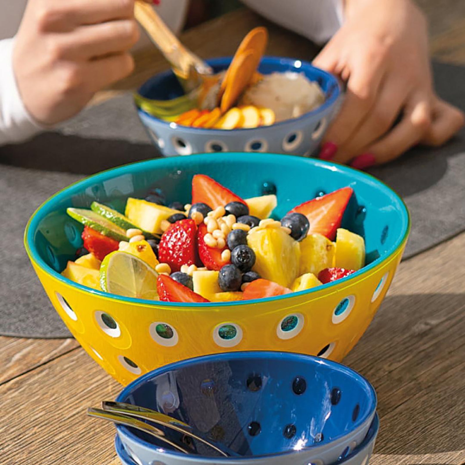 Bol Guzzini M Season - Bol En Plastique Design 22 Cm - Dimensions 24,5 X 11,5 Cm - Capacité 2500 Ml - Fabriqué En Italie