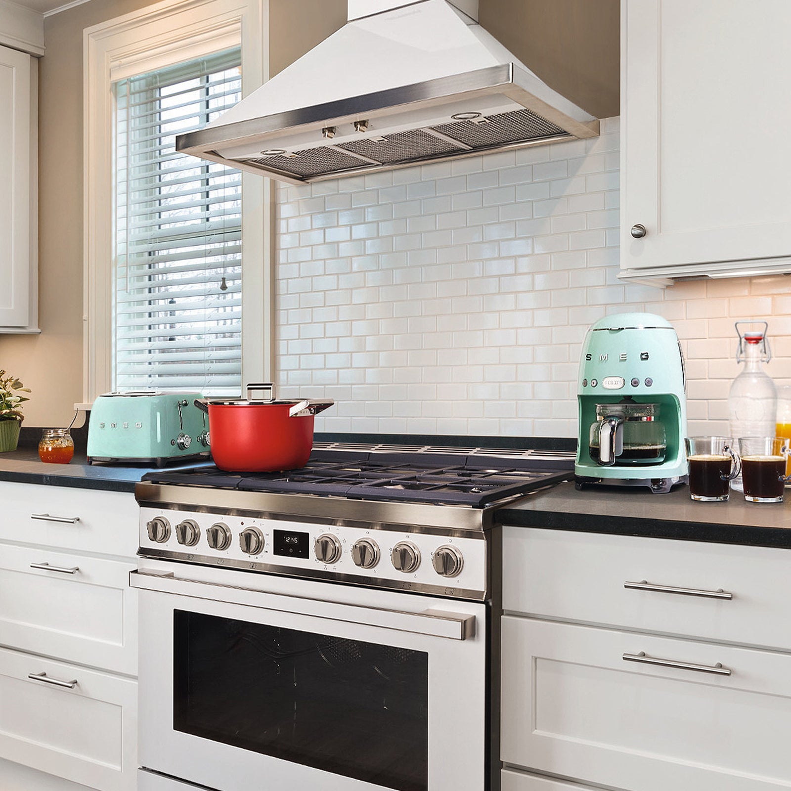 SMEG FİLTRE KAHVE MAKİNESİ GREEN DCF02PGEU