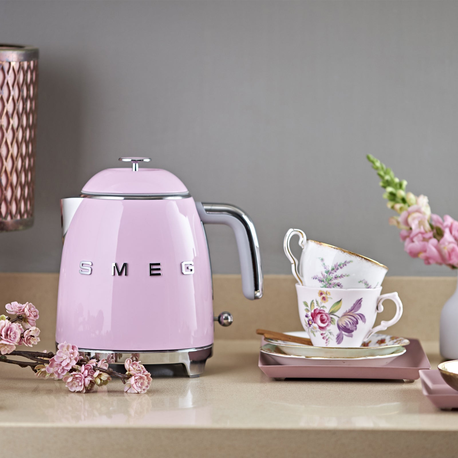 SMEG MİNİ KETTLE KLF05PKEU PEMBE