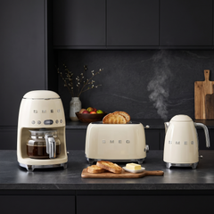 Smeg 3'lü Mutfak Seti Krem ( Kahve Makinesi + Ekmek Kızartma Makinesi + Su Isıtıcı)