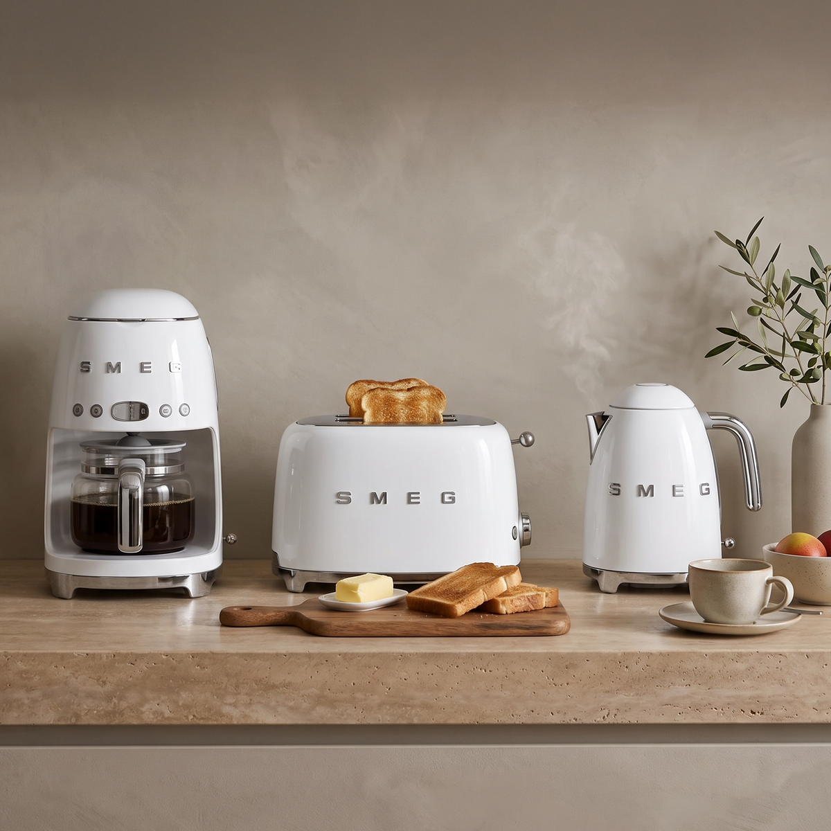 Smeg 3'lü Mutfak Seti Beyaz ( Kahve Makinesi + Ekmek Kızartma Makinesi + Su Isıtıcı)